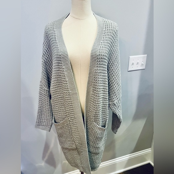 Light gray cardigan - Picture 1 of 3